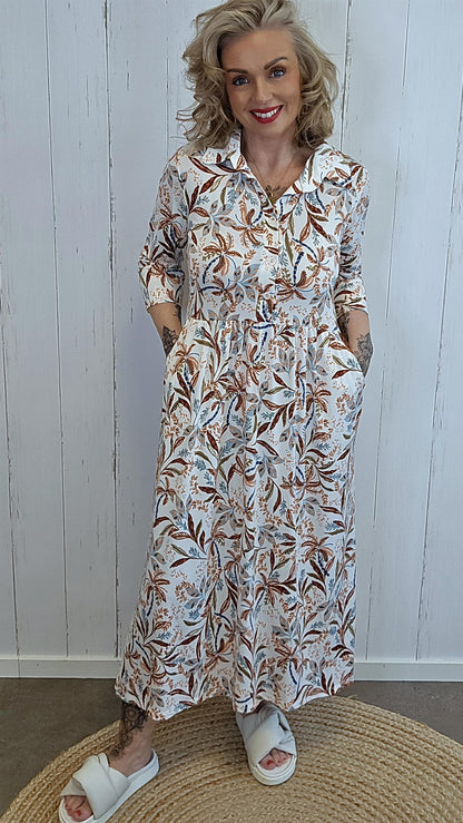Maxikjole med brun botanisk print