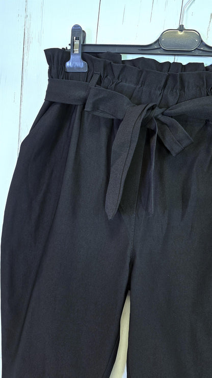 Bukse svart med knytebelte