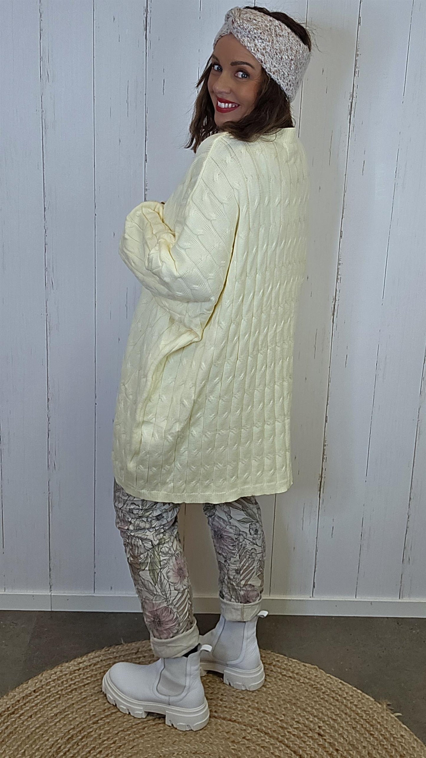 Emilie strikkegenser gul