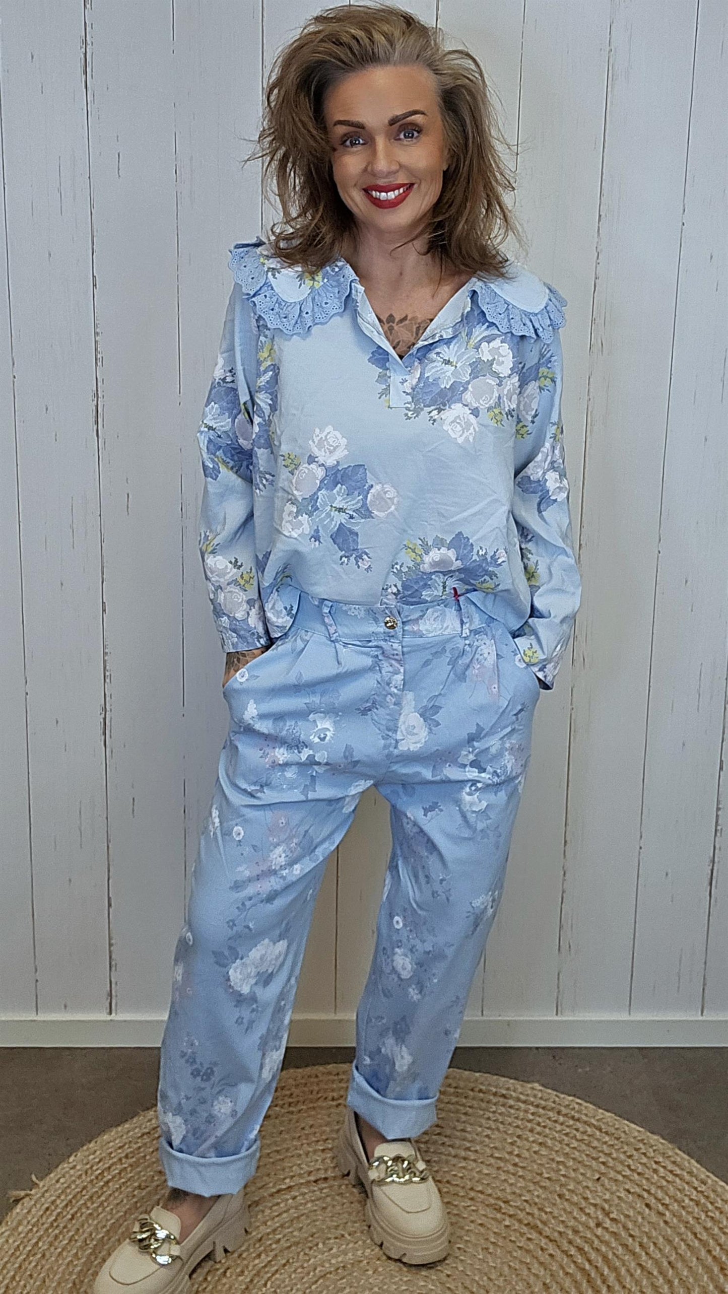 Elise blomsterbluse blå