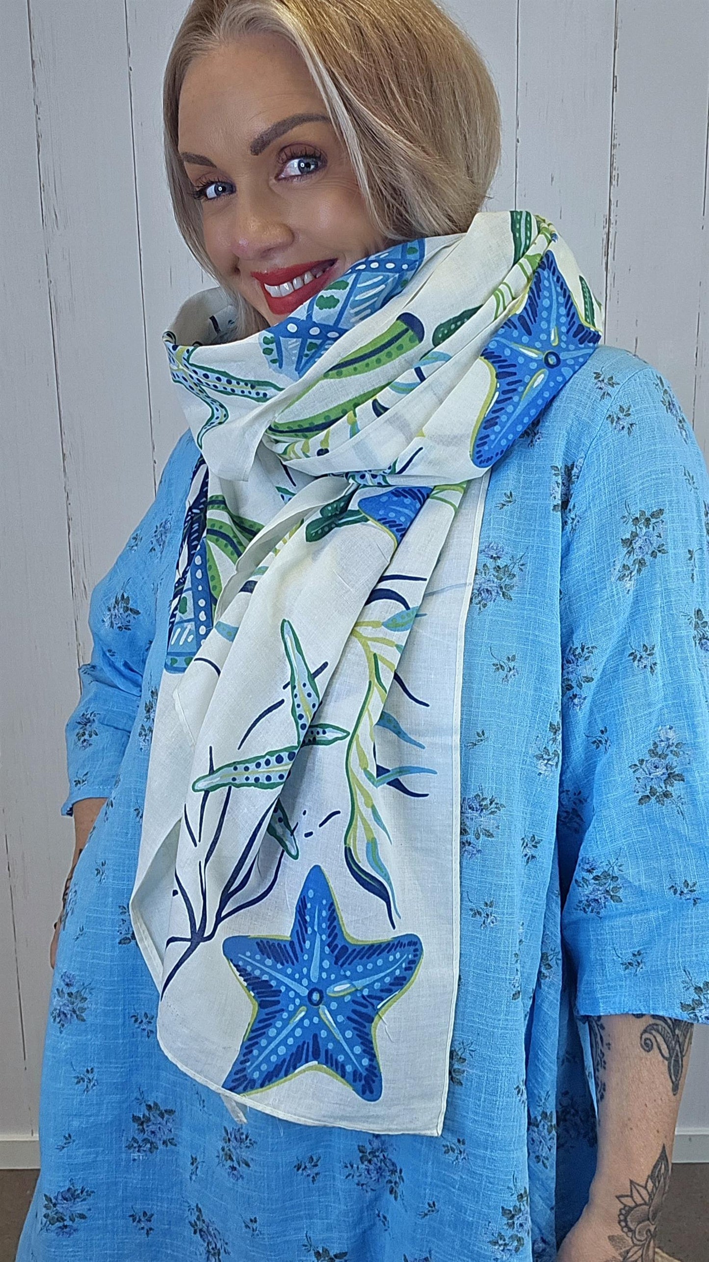 Alina skjerf beige med blå