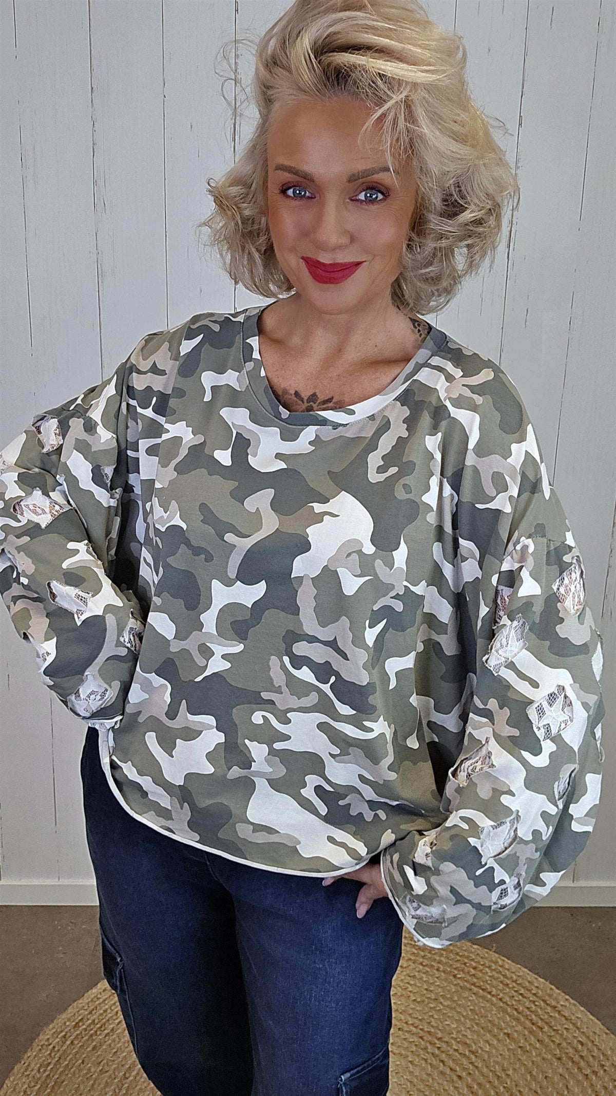 Tanja camotopp med blondedetaljer