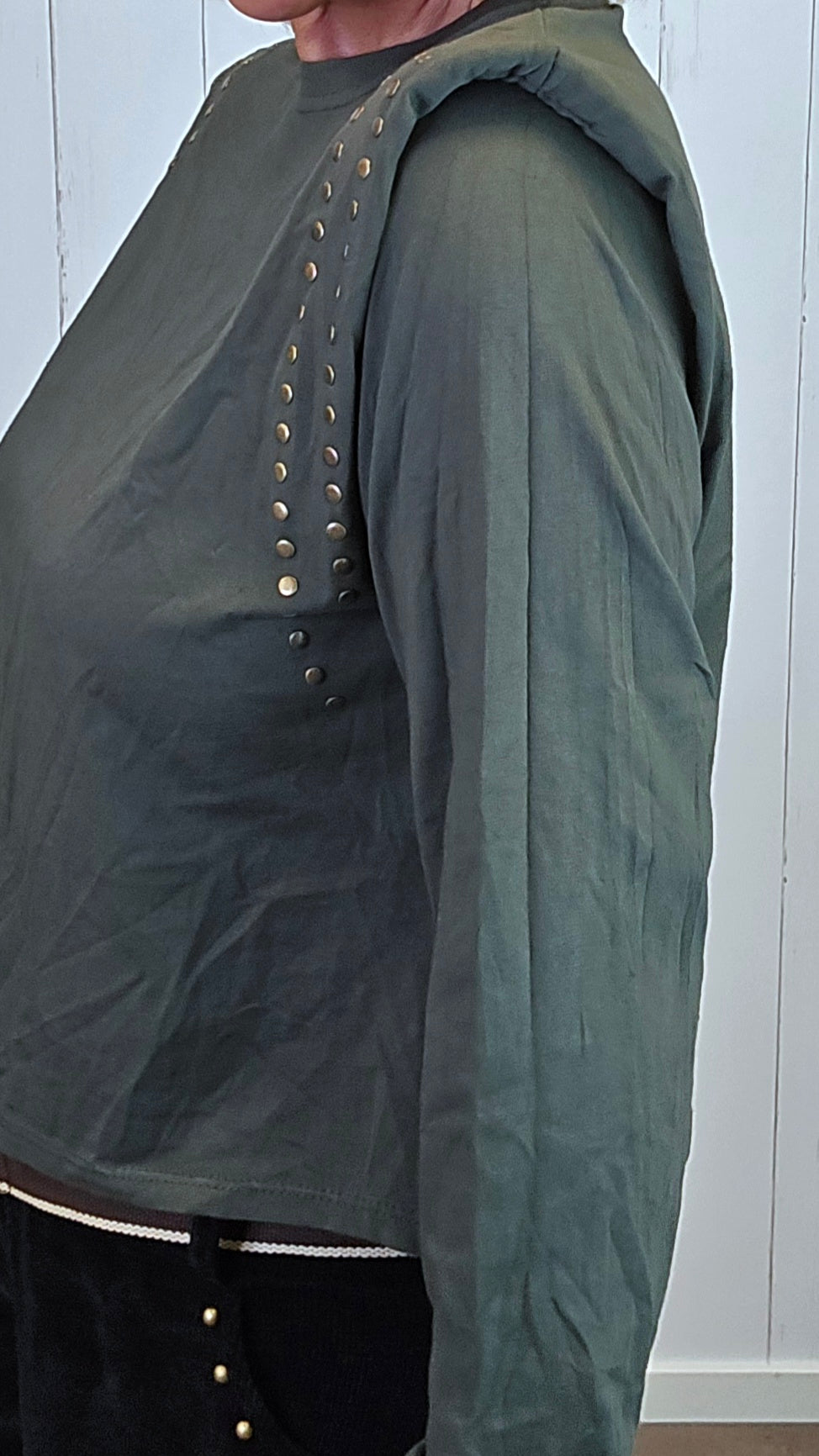 Yara kort topp med skulderputer kaki