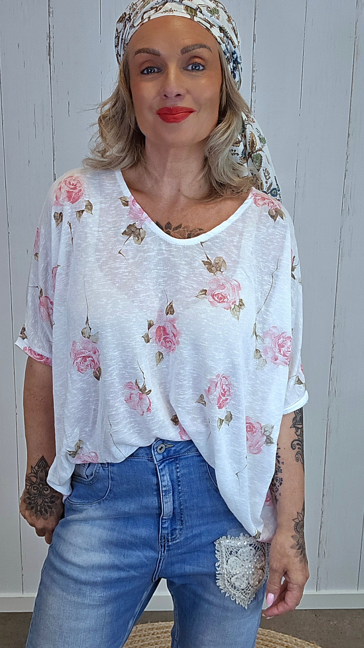 Catty flower oversized topp hvit