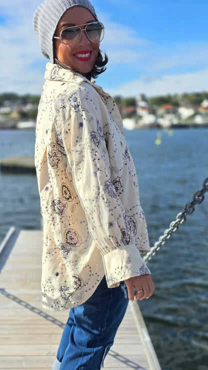 Nadja skjorte med blomster og paljetter