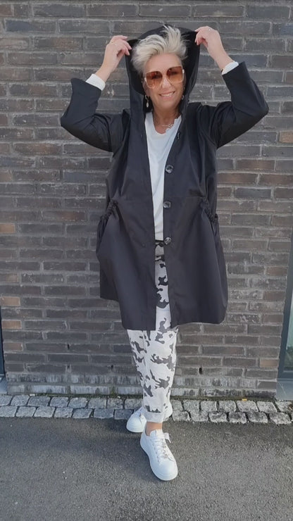 Paula jakke med hette sort