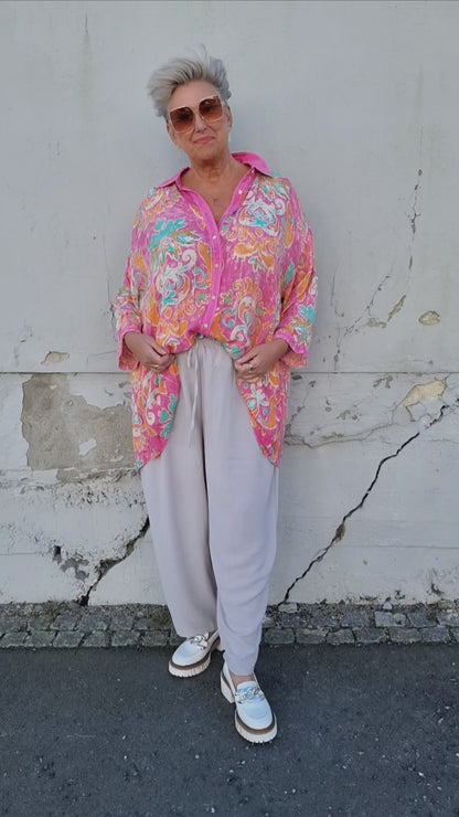 Rosa skjorte med mønster