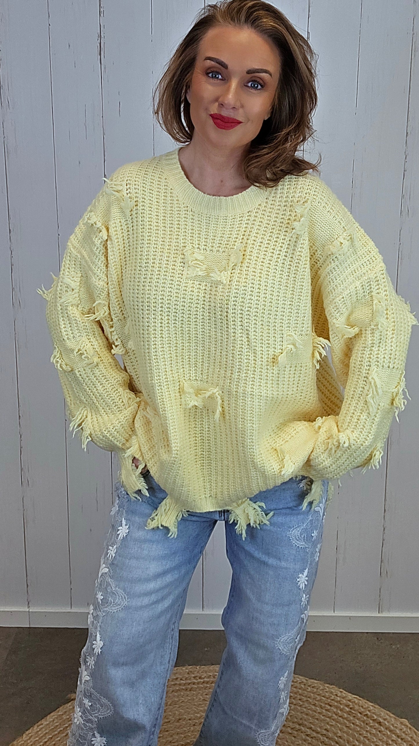 Selma Strikkegenser med rå detaljer gul